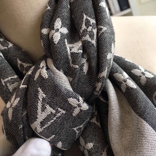 TO – Luxury Edition LUV Scarf 019