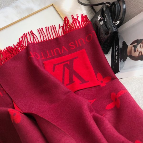 TO – Luxury Edition LUV Scarf 012