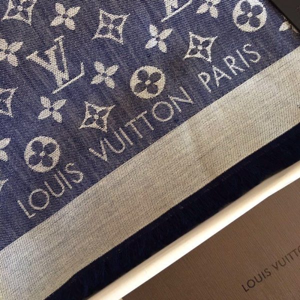 TO – Luxury Edition LUV Scarf 018