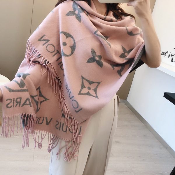 TO – Luxury Edition LUV Scarf 007