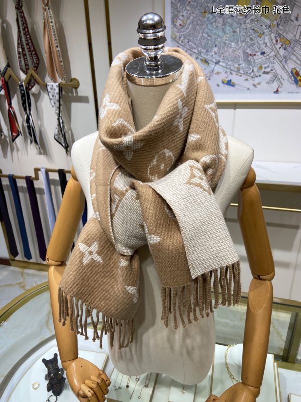 TO – Luxury Edition LUV Scarf 038