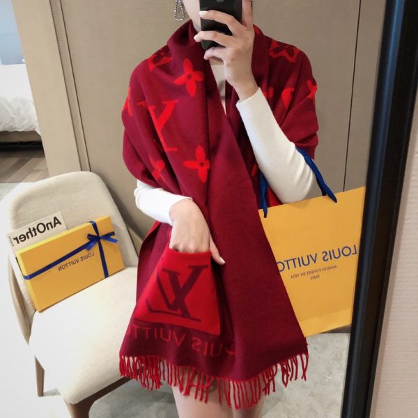 TO – Luxury Edition LUV Scarf 012