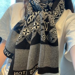 TO – Luxury Edition LUV Scarf 008