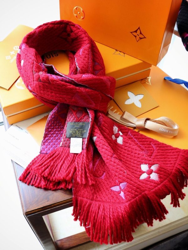 TO – Luxury Edition LUV Scarf 002