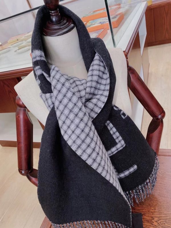 TO – Luxury Edition FEI Scarf 010