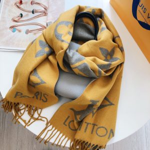 TO – Luxury Edition LUV Scarf 006