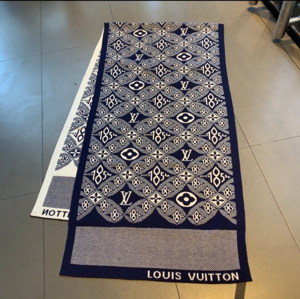 TO – Luxury Edition LUV Scarf 009