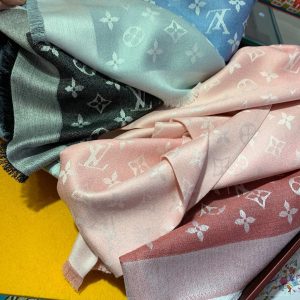 TO – Luxury Edition LUV Scarf 026