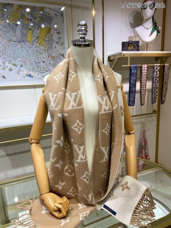 TO – Luxury Edition LUV Scarf 038