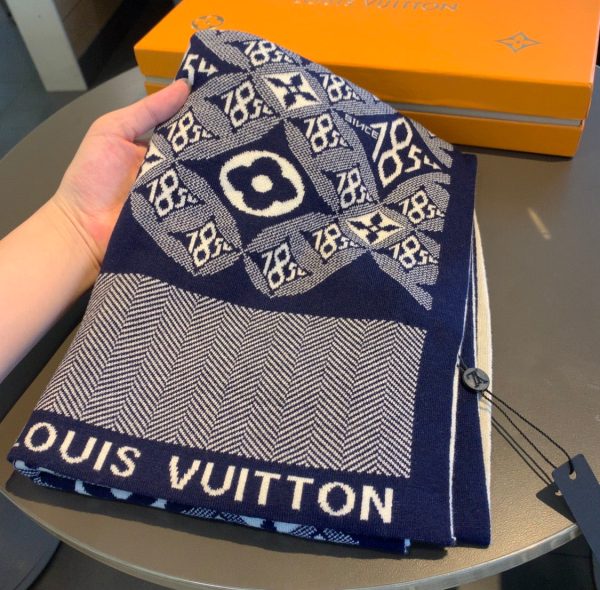 TO – Luxury Edition LUV Scarf 009