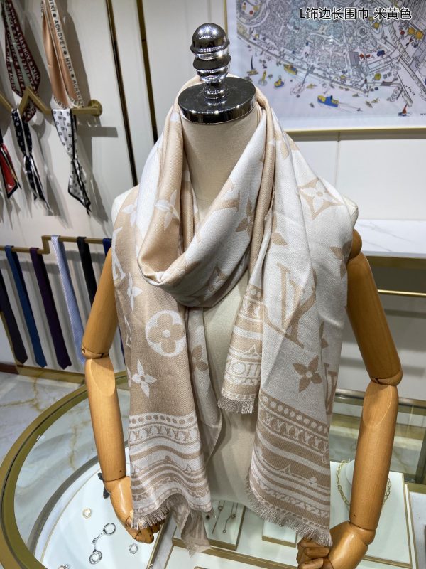 TO – Luxury Edition LUV Scarf 004