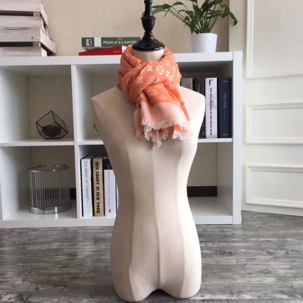 TO – Luxury Edition LUV Scarf 025