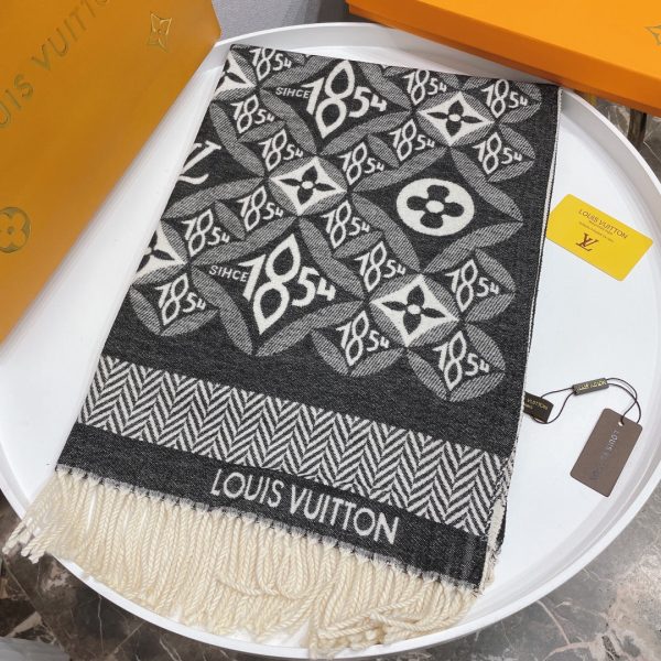 TO – Luxury Edition LUV Scarf 003