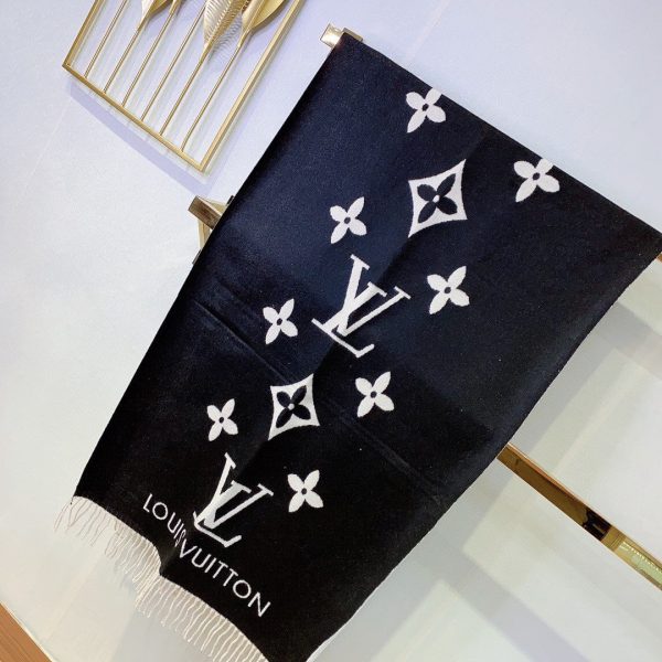 TO – Luxury Edition LUV Scarf 036