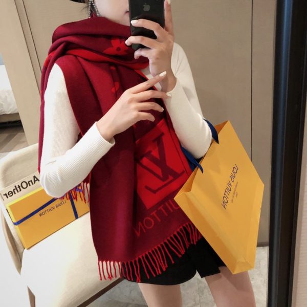 TO – Luxury Edition LUV Scarf 012