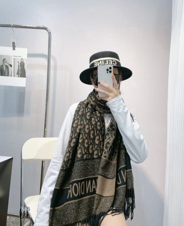 TO – Luxury Edition DIR Scarf 001