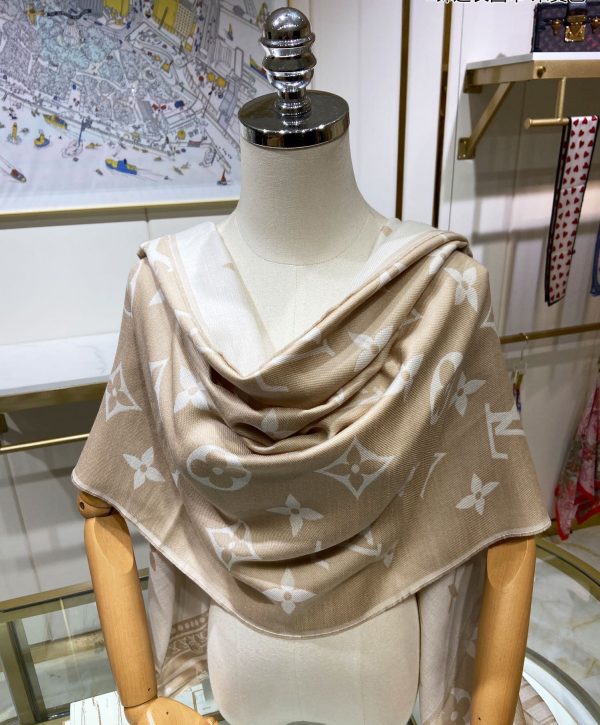 TO – Luxury Edition LUV Scarf 004