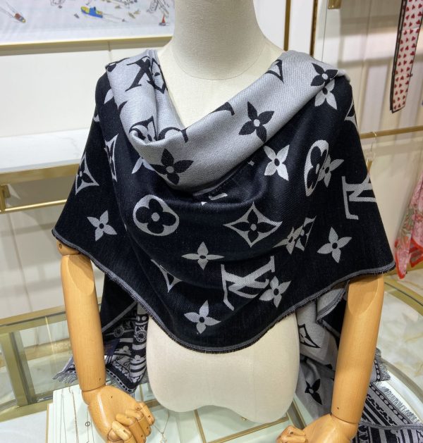 TO – Luxury Edition LUV Scarf 005