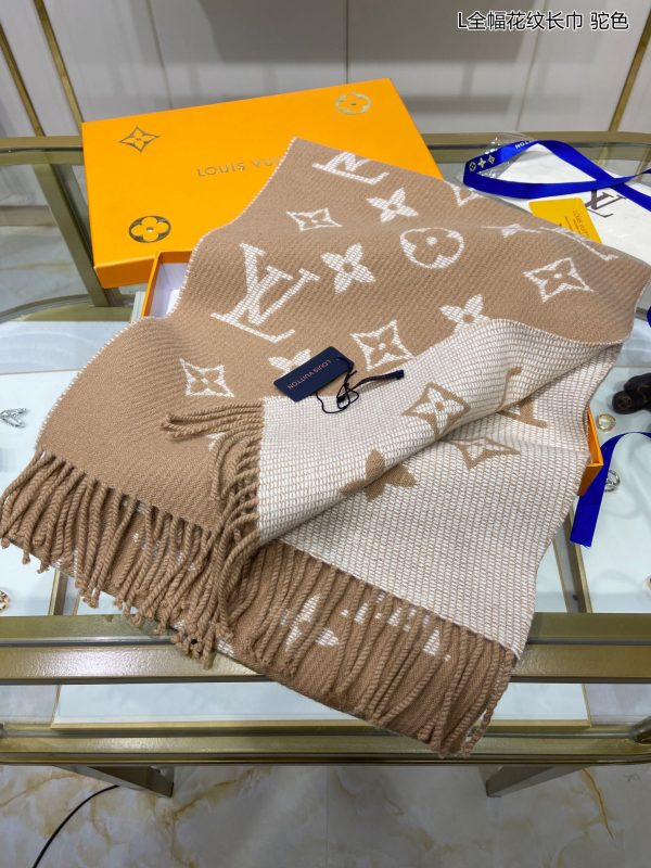 TO – Luxury Edition LUV Scarf 038