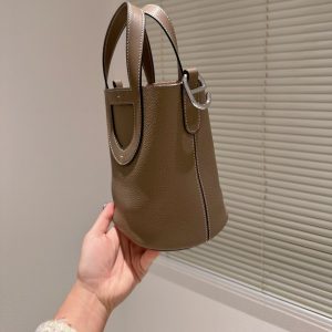 H IN THE LOOP 18 BAG DARK BEIGE 18CM