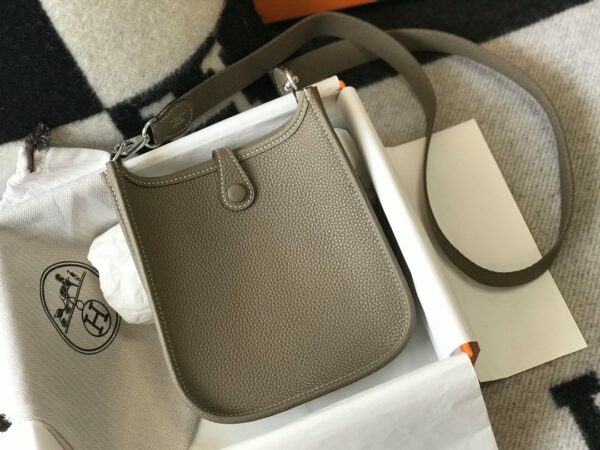 Hermes Evelyne 16 Amazone Bag Etoupe With Silver-Toned Hardware For Women, Women’s Shoulder And Crossbody Bags 6.3in/16cm H069426CKBF