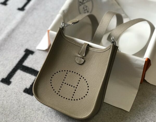 Hermes Evelyne 16 Amazone Bag Greige With Silver-Toned Hardware For Women, Women’s Shoulder And Crossbody Bags 6.3in/16cm