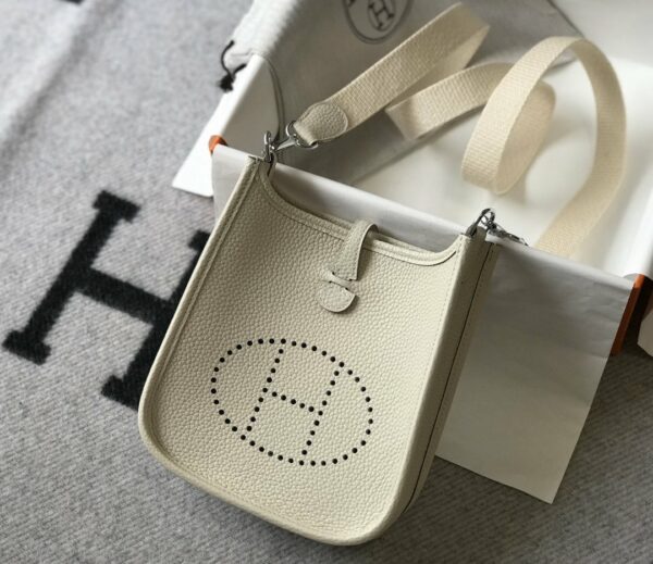 Hermes Evelyne 16 Amazone Bag Beige With Silver-Toned Hardware For Women, Women’s Shoulder And Crossbody Bags 6.3in/16cm