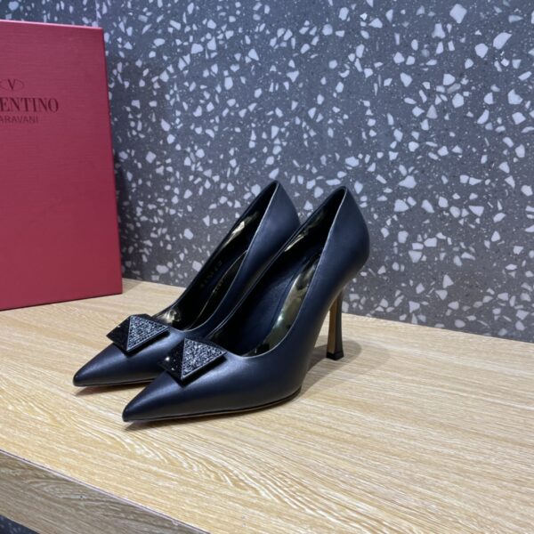 Valentino Garavani One Stud Pump With Maxi Stud Crystals Black For Women WS0FH8XIC