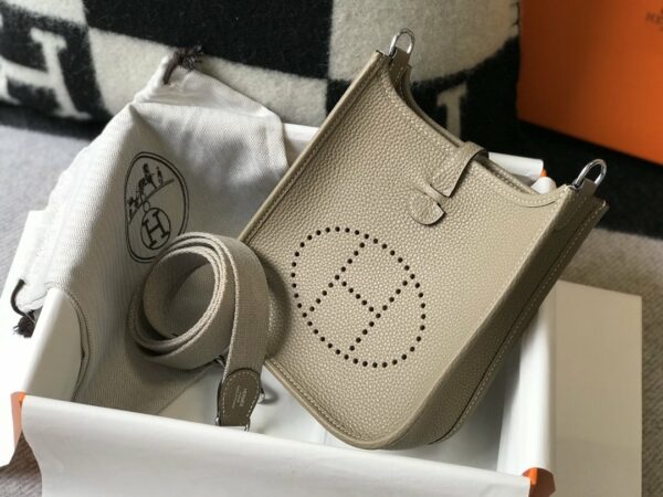 Hermes Evelyne 16 Amazone Bag Greige With Silver-Toned Hardware For Women, Women’s Shoulder And Crossbody Bags 6.3in/16cm