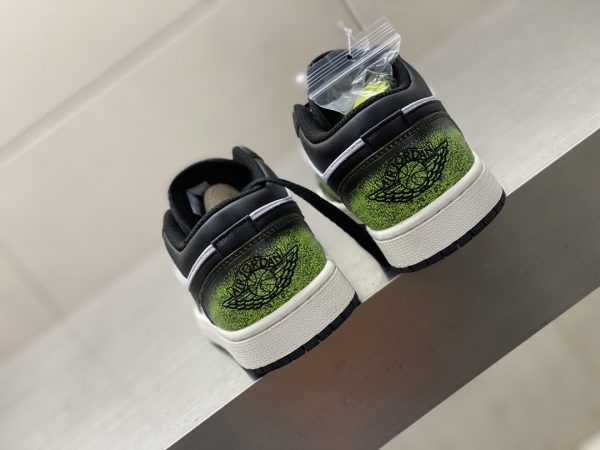  Nike Air Jordan 1 Low ‘White Black Green’ For Men DO8244-003