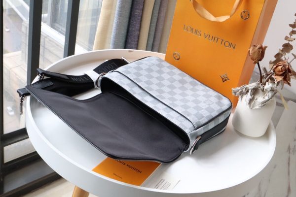 LV Studio Messenger Damier Graphite Plaster For Men, Bags, Shoulder And Crossbody Bags 9.3in/25.3cm LV N50014