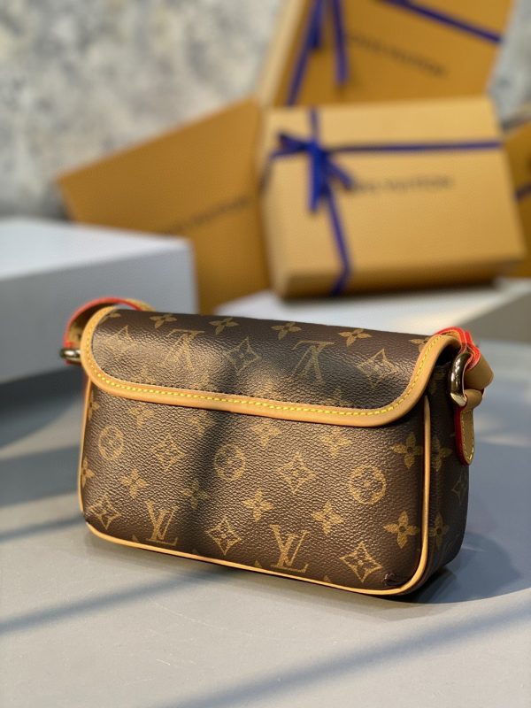 LV Tikal PM Monogram Canvas For Women, Shoulder Bags 23cm LV M40078