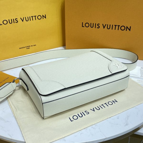 LV New Flap Messenger Bag Taiga White For Men, Bags, Shoulder And Crossbody Bags 11.1in/28.3cm LV