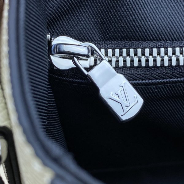 LV New Flap Messenger Bag Taiga White For Men, Bags, Shoulder And Crossbody Bags 11.1in/28.3cm LV