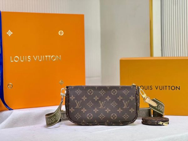 LV Multi Pochette Accessoires Bags Monogram Canvas Fall/Winter Collection M44813, Kaki/Beige