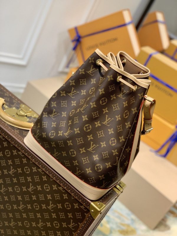 LV Noé Bucket Bag Monogram Canvas For Women, Shoulder Bags 13.4in/36cm LV M42224