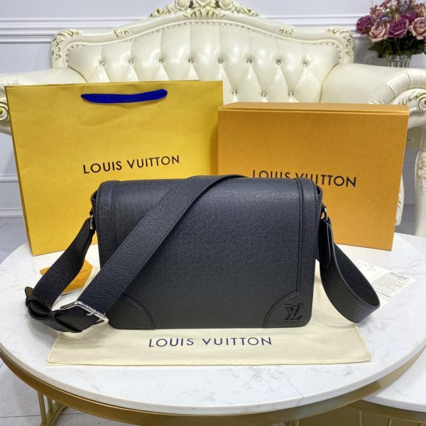 LV New Flap Messenger Bag Taiga Black For Men, Bags, Shoulder And Crossbody Bags 11.1in/28.3cm LV M30807