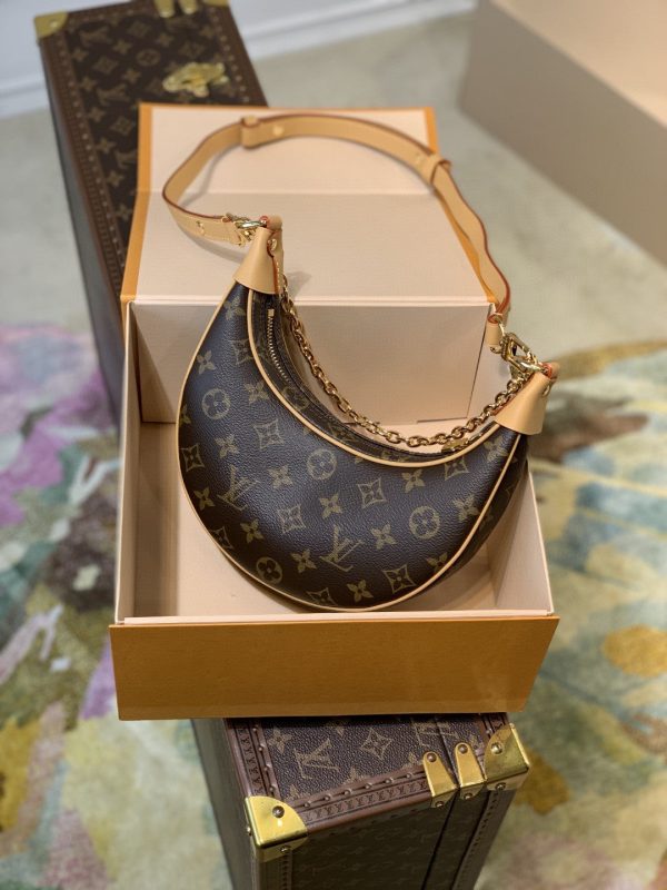 LV Loop Monogram Canvas By Nicolas Ghesquiere For The Cruise Collection, Shoulder And Crossbody Bags 9.1in/23cm LV M81098