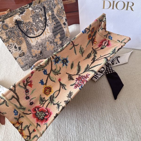 DIOR MEDIUM DIOR BOOK TOTE NATURAL MULTICOLOR RAFFIA EMBROIDERED WITH DIOR PETITES FLEURS 35CM M1296ZEBB M925