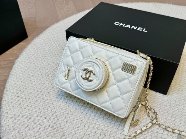 CHANEL CAMERA BAG LAMBSKIN WHITE 18CM AS4817 B16255 10601