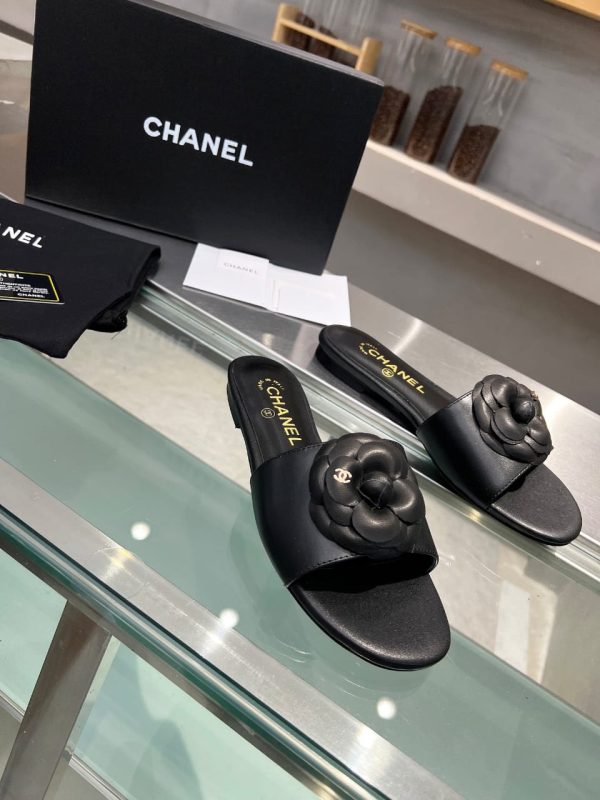 CHANEL MULES LAMBSKIN WITH CAMELLIA IN BLACK G45499 X01000 94305