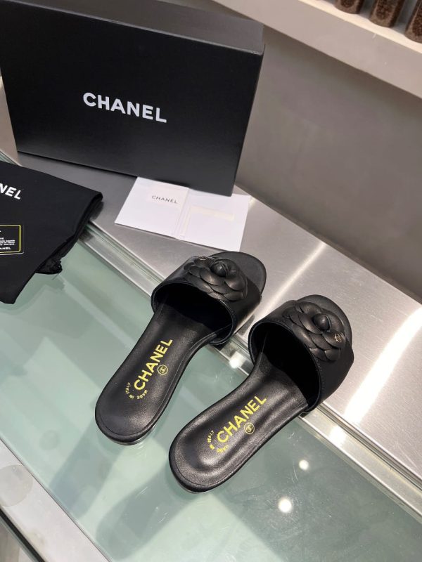 CHANEL MULES LAMBSKIN WITH CAMELLIA IN BLACK G45499 X01000 94305