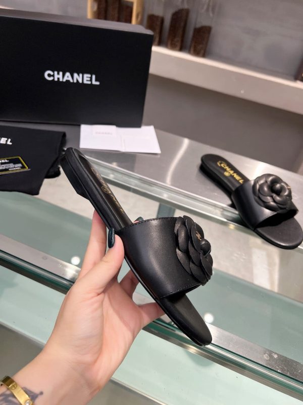 CHANEL MULES LAMBSKIN WITH CAMELLIA IN BLACK G45499 X01000 94305