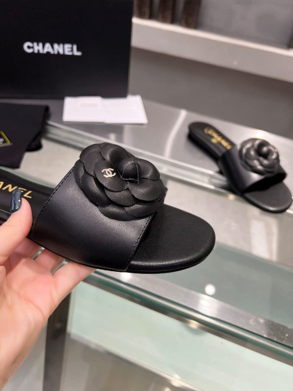 CHANEL MULES LAMBSKIN WITH CAMELLIA IN BLACK G45499 X01000 94305