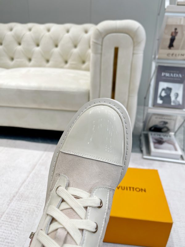 LOUIS VUITTON TERRITORY FLAT RANGER WHITE