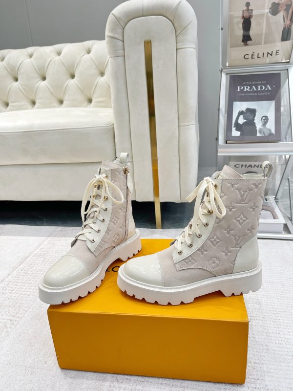 LOUIS VUITTON TERRITORY FLAT RANGER WHITE