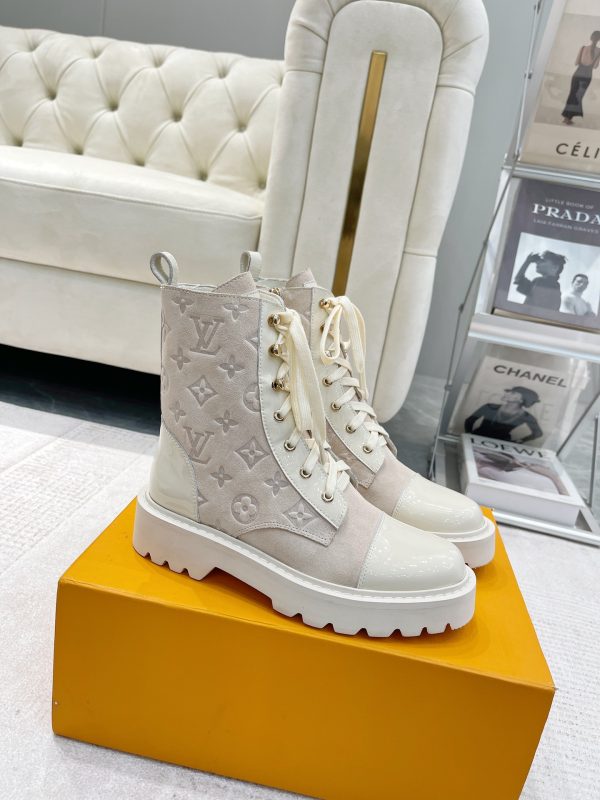 LOUIS VUITTON TERRITORY FLAT RANGER WHITE