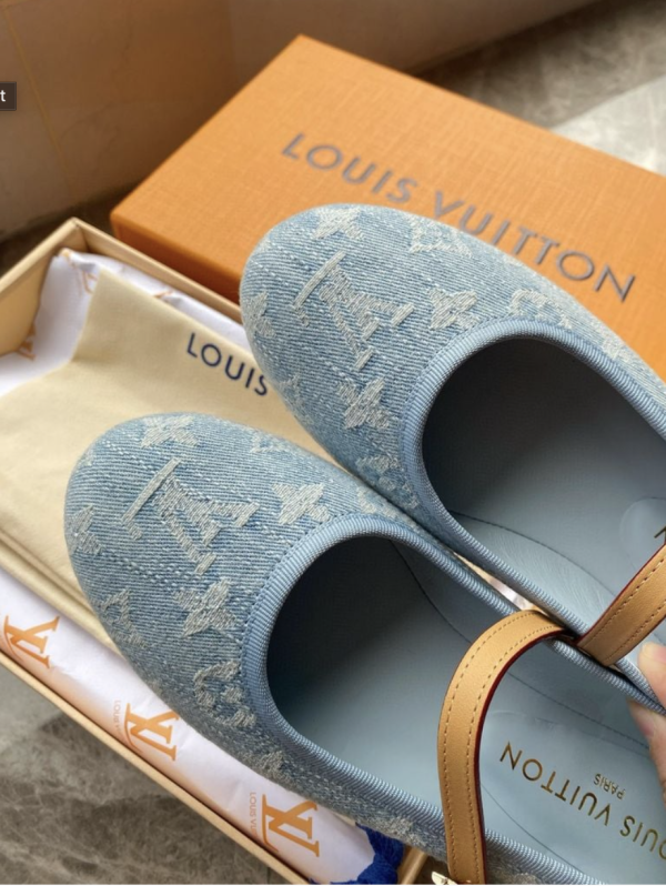 LOUIS VUITTON ROMY FLAT BALLERINA BLEU CLAIR 1ACZA6