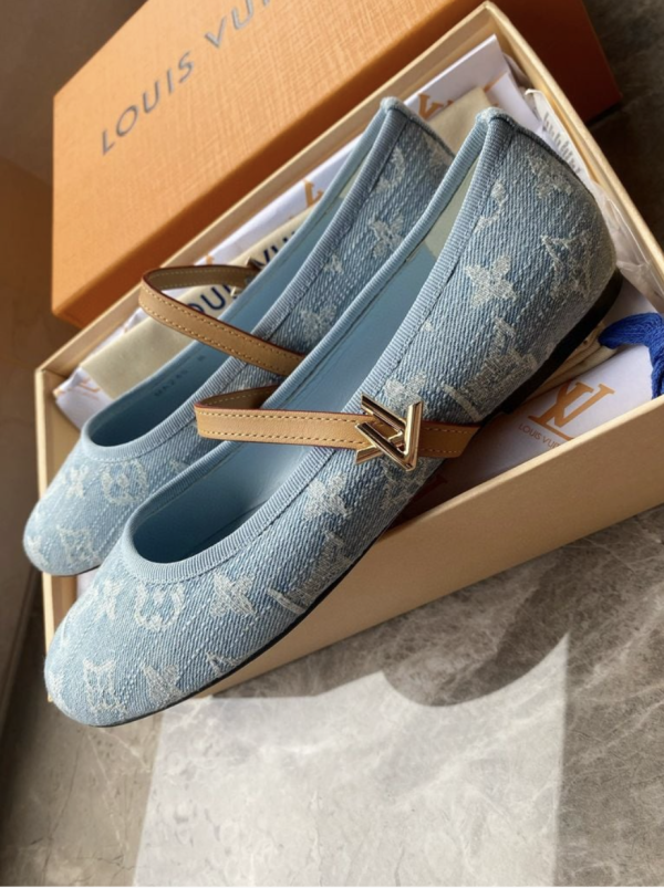 LOUIS VUITTON ROMY FLAT BALLERINA BLEU CLAIR 1ACZA6