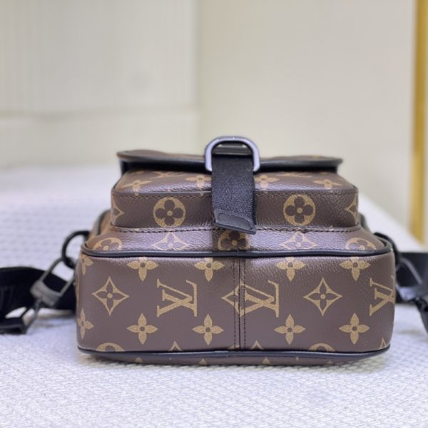 LOUIS VUITTON QUEST MESSENGER BROWN 18CM M46973